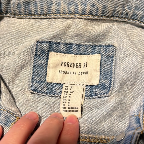 Forever 21 light denim jacket size small - Picture 8 of 12
